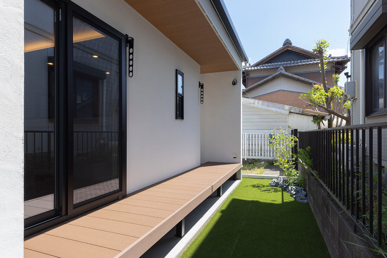 フェスティナ・レンテ 【2000万円台前半/30坪/3LDK/アクアリウムメンテ】大きな吹き抜けとアイアン階段の映える漆喰モダンの家の建築実例画像10