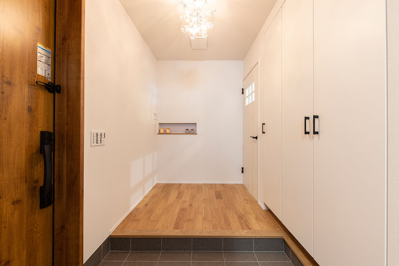 フェスティナ・レンテ 【2000万円台後半/38坪台/カフェスタイル/家事ラク】陽光が入る吹抜けのリビングに家族が集まる家の建築実例画像3