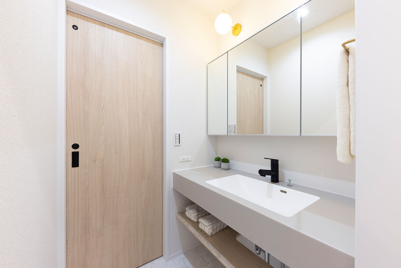 フェスティナ・レンテ 【2000万円台後半/38坪台/カフェスタイル/家事ラク】陽光が入る吹抜けのリビングに家族が集まる家の建築実例画像5