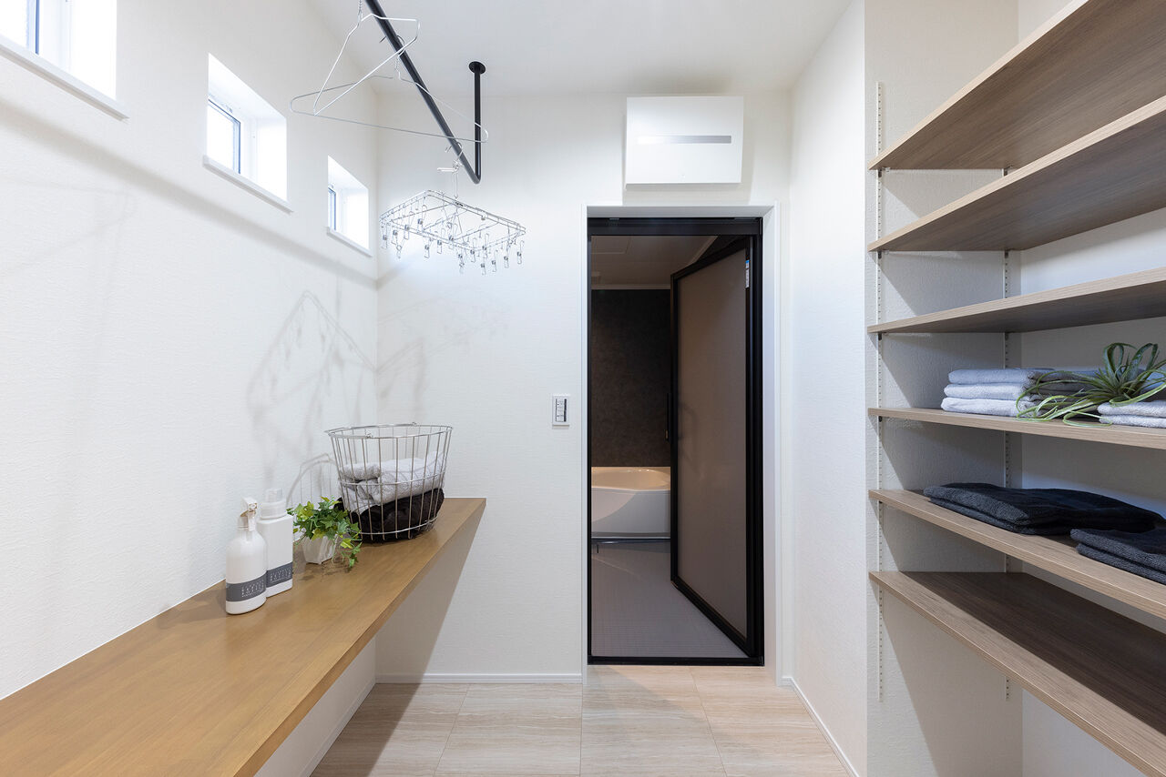 フェスティナ・レンテ 【2000万円台後半/38坪台/カフェスタイル/家事ラク】陽光が入る吹抜けのリビングに家族が集まる家の建築実例画像6