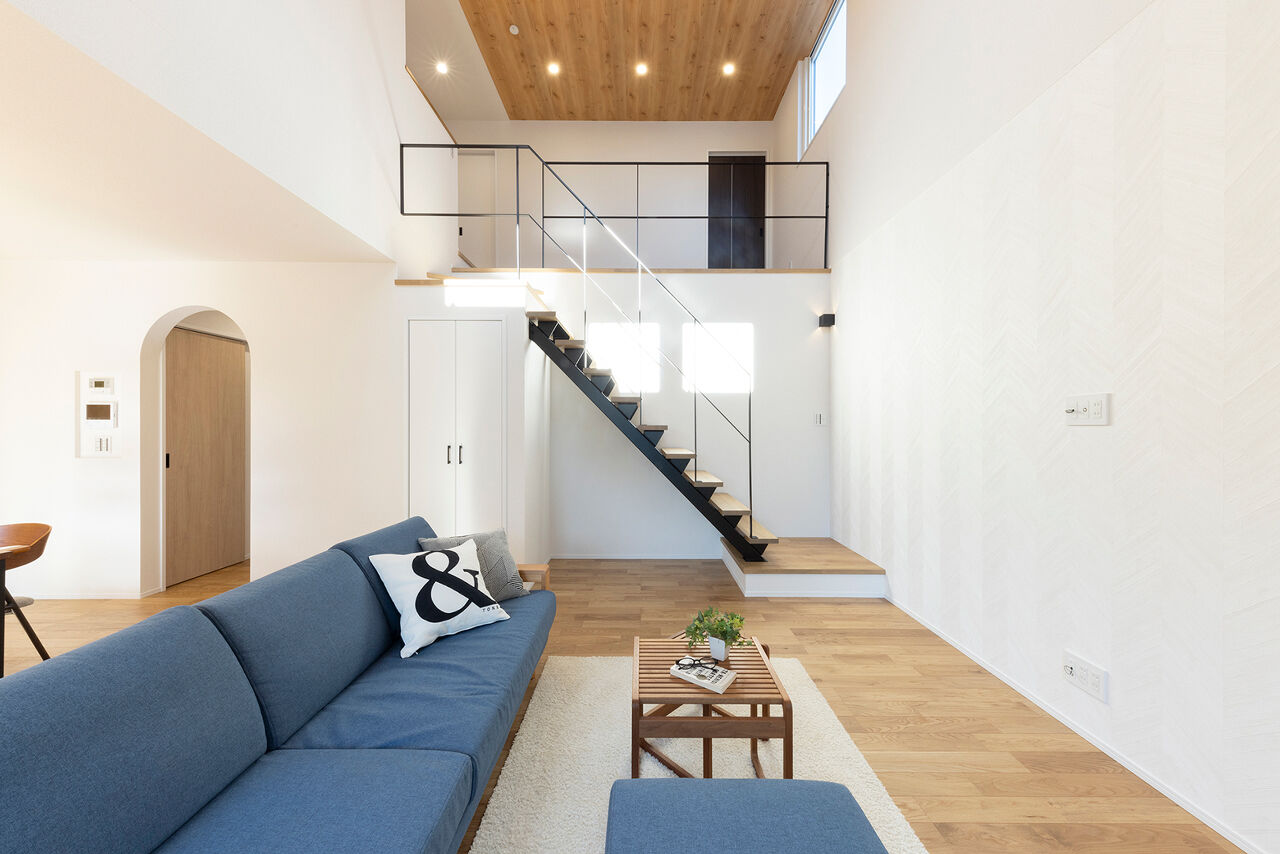 フェスティナ・レンテ 【2000万円台後半/38坪台/カフェスタイル/家事ラク】陽光が入る吹抜けのリビングに家族が集まる家の建築実例画像8