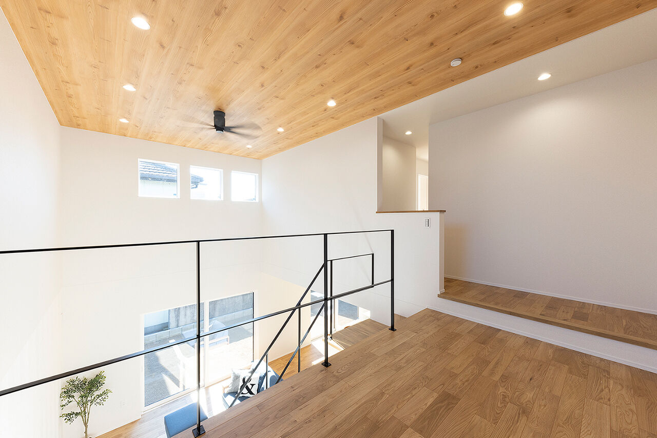 フェスティナ・レンテ 【2000万円台後半/38坪台/カフェスタイル/家事ラク】陽光が入る吹抜けのリビングに家族が集まる家の建築実例画像9