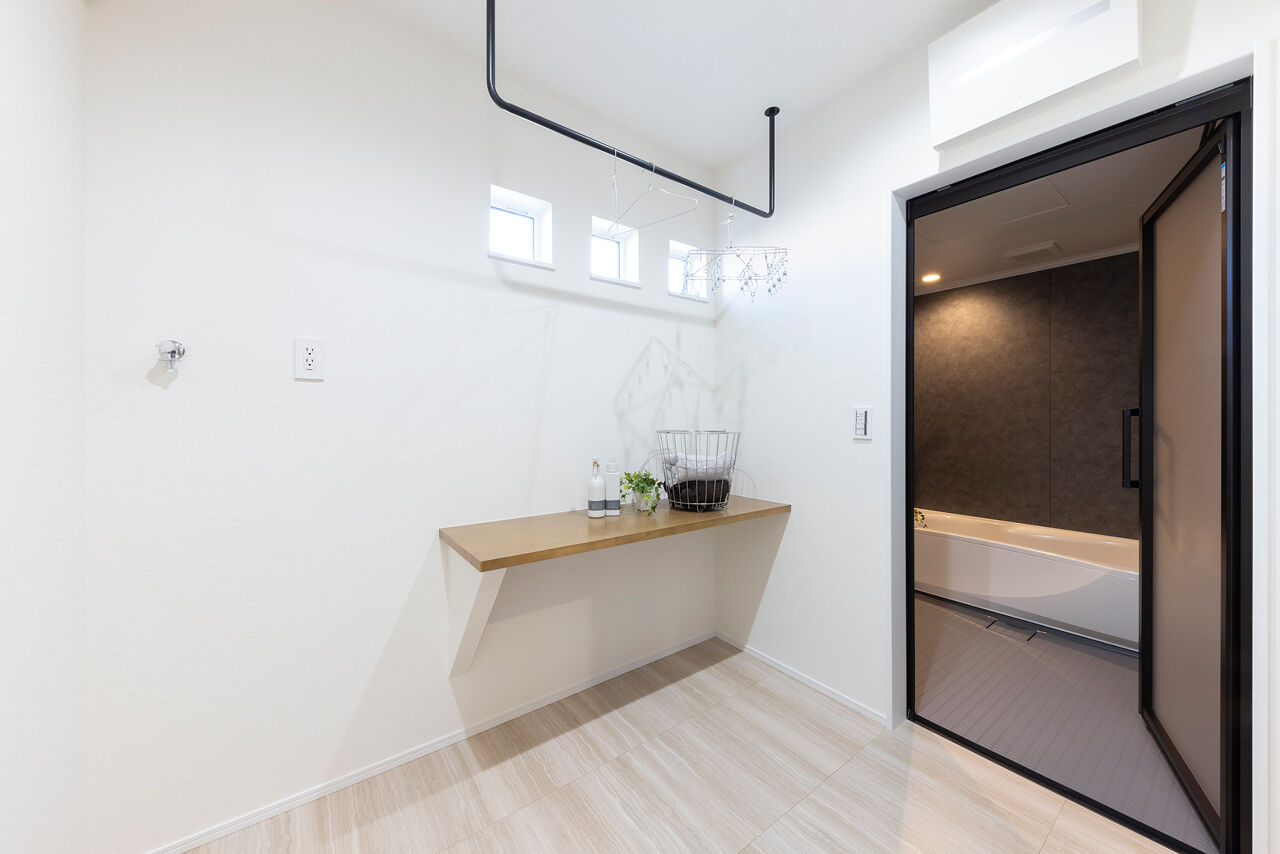 フェスティナ・レンテ 【2000万円台後半/38坪台/カフェスタイル/家事ラク】陽光が入る吹抜けのリビングに家族が集まる家の建築実例画像10