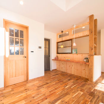 フェスティナ・レンテ 【1000万円台/4LDK/30坪台/間取り図】猫と暮らす。漆喰・自然素材が心地いいアンティークカフェのような家の建築実例画像2