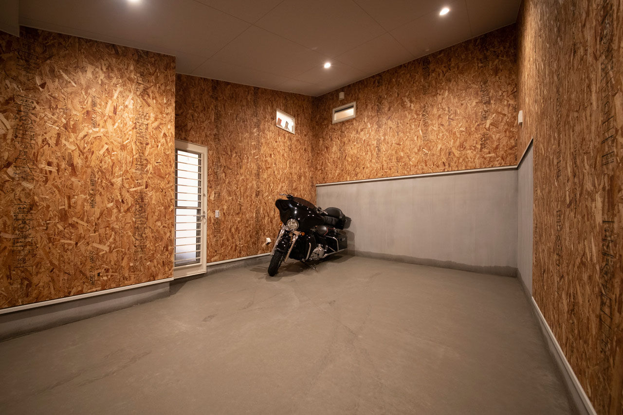 フェスティナ・レンテ 【2000万円台/平屋風/ビルトインガレージ/間取り図】高低差のある敷地で暮らすカリフォルニアの平屋風の家の建築実例画像2