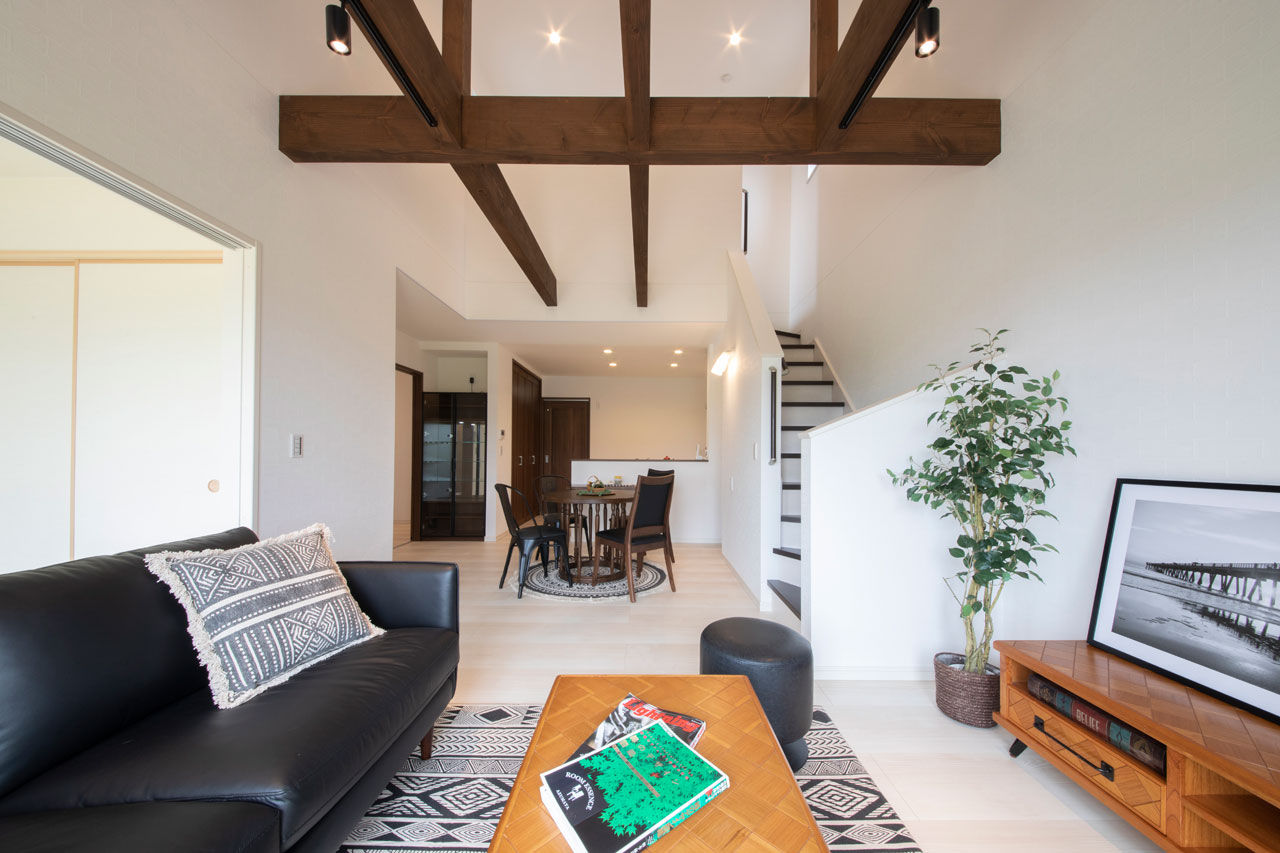 フェスティナ・レンテ 【2000万円台/平屋風/ビルトインガレージ/間取り図】高低差のある敷地で暮らすカリフォルニアの平屋風の家の建築実例画像3