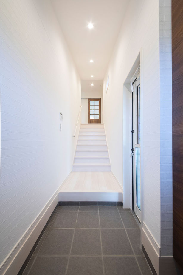 フェスティナ・レンテ 【2000万円台/平屋風/ビルトインガレージ/間取り図】高低差のある敷地で暮らすカリフォルニアの平屋風の家の建築実例画像5