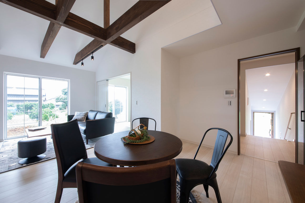 フェスティナ・レンテ 【2000万円台/平屋風/ビルトインガレージ/間取り図】高低差のある敷地で暮らすカリフォルニアの平屋風の家の建築実例画像7