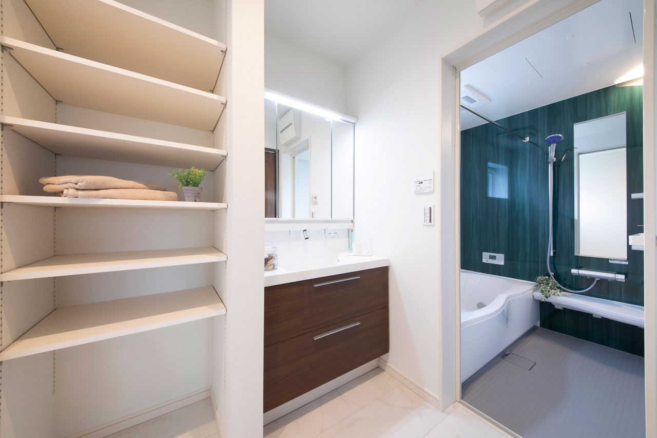 フェスティナ・レンテ 【2000万円台/平屋風/ビルトインガレージ/間取り図】高低差のある敷地で暮らすカリフォルニアの平屋風の家の建築実例画像9