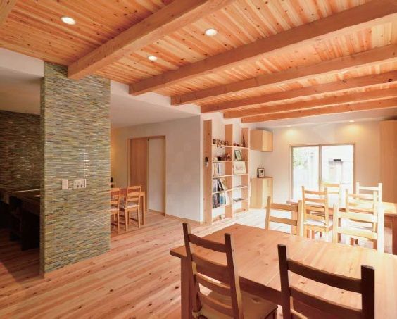 ライクスホーム 【川口市/30坪】自然素材と無垢材のブランコ、ロフト、吹抜け、勾配天井、ウッドデッキ等こだわった家の建築実例画像2