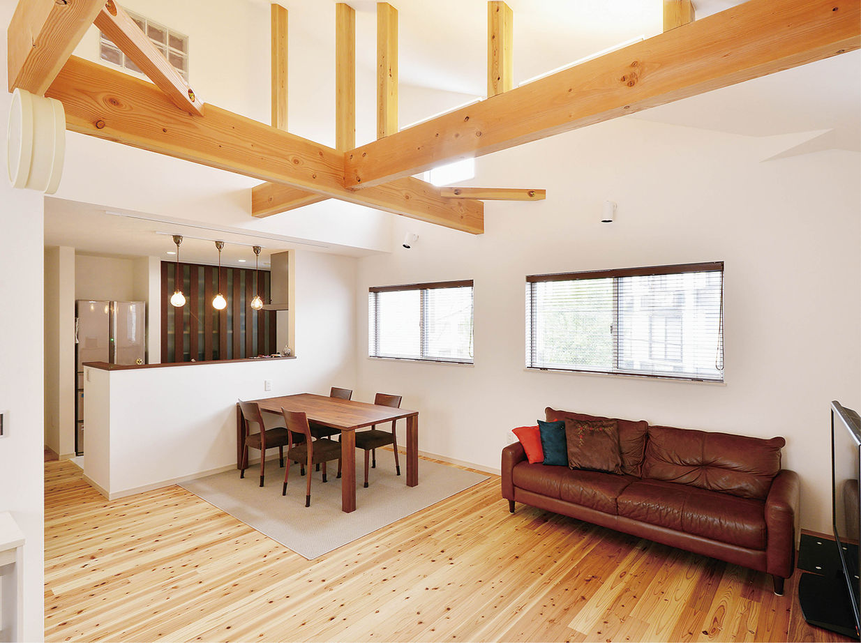 ライクスホーム 【1500万円/33坪/間取り図有/無垢材】端正なガルバリウムの内側に 家族を包み込む「無垢なる空間」の建築実例画像2