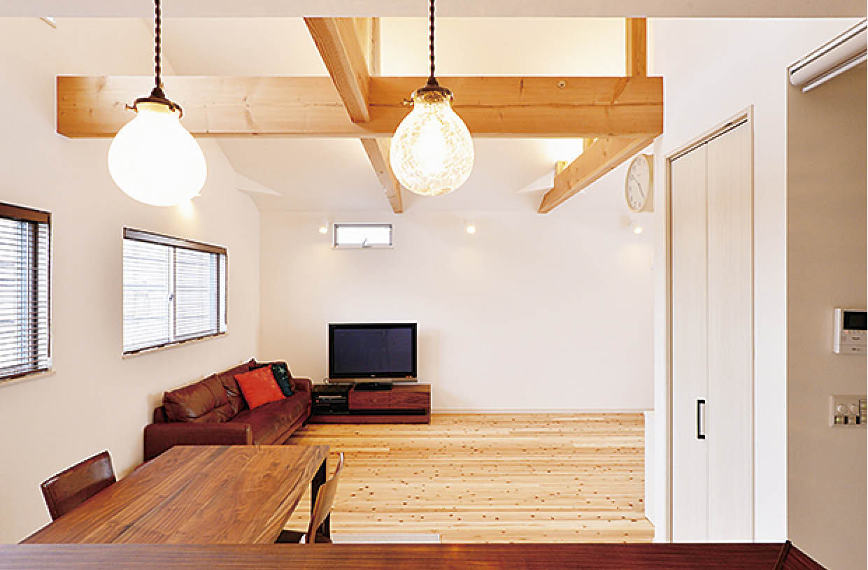 ライクスホーム 【1500万円/33坪/間取り図有/無垢材】端正なガルバリウムの内側に 家族を包み込む「無垢なる空間」の建築実例画像3