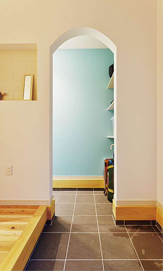 ライクスホーム 【1500万円/33坪/間取り図有/無垢材】端正なガルバリウムの内側に 家族を包み込む「無垢なる空間」の建築実例画像4