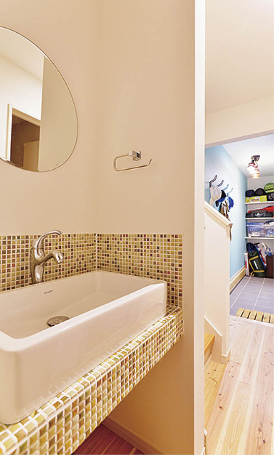 ライクスホーム 【1500万円/33坪/間取り図有/無垢材】端正なガルバリウムの内側に 家族を包み込む「無垢なる空間」の建築実例画像5