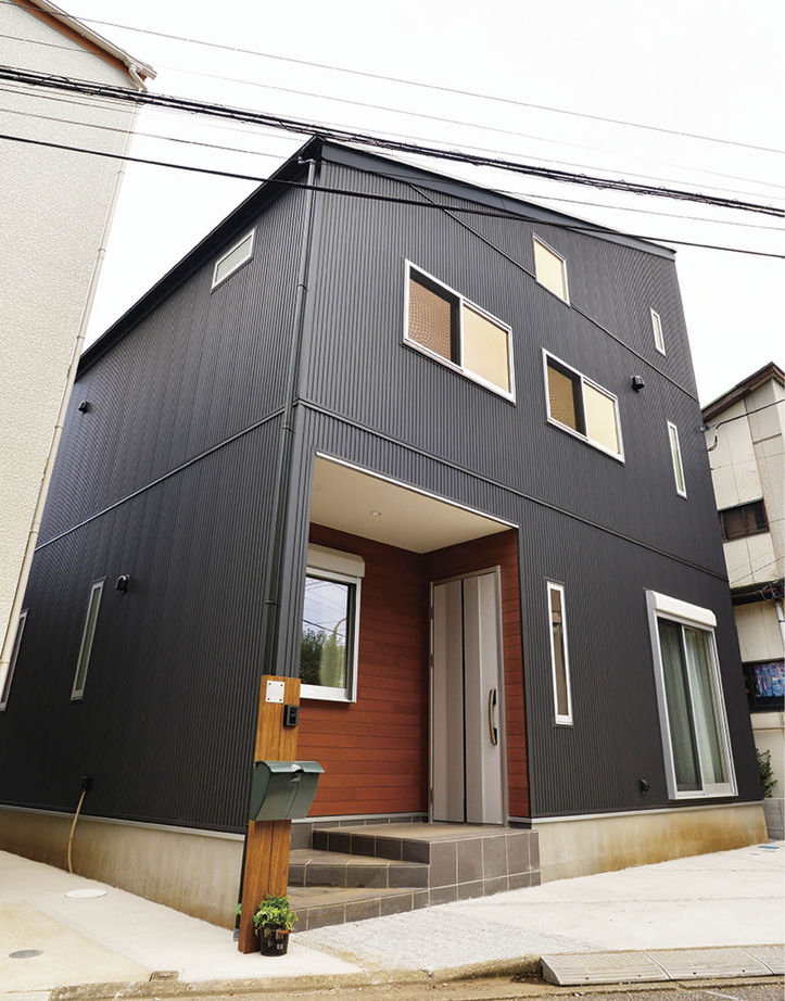 ライクスホーム 【1500万円/33坪/間取り図有/無垢材】端正なガルバリウムの内側に 家族を包み込む「無垢なる空間」の建築実例画像6