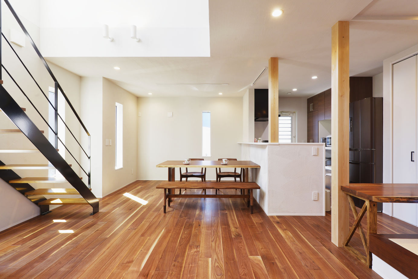 ライクスホーム 【1500万円/30坪】「ワンフロアみたいに声が届く」。吹き抜けが醸す家族の“つながり”／間取りありの建築実例画像4