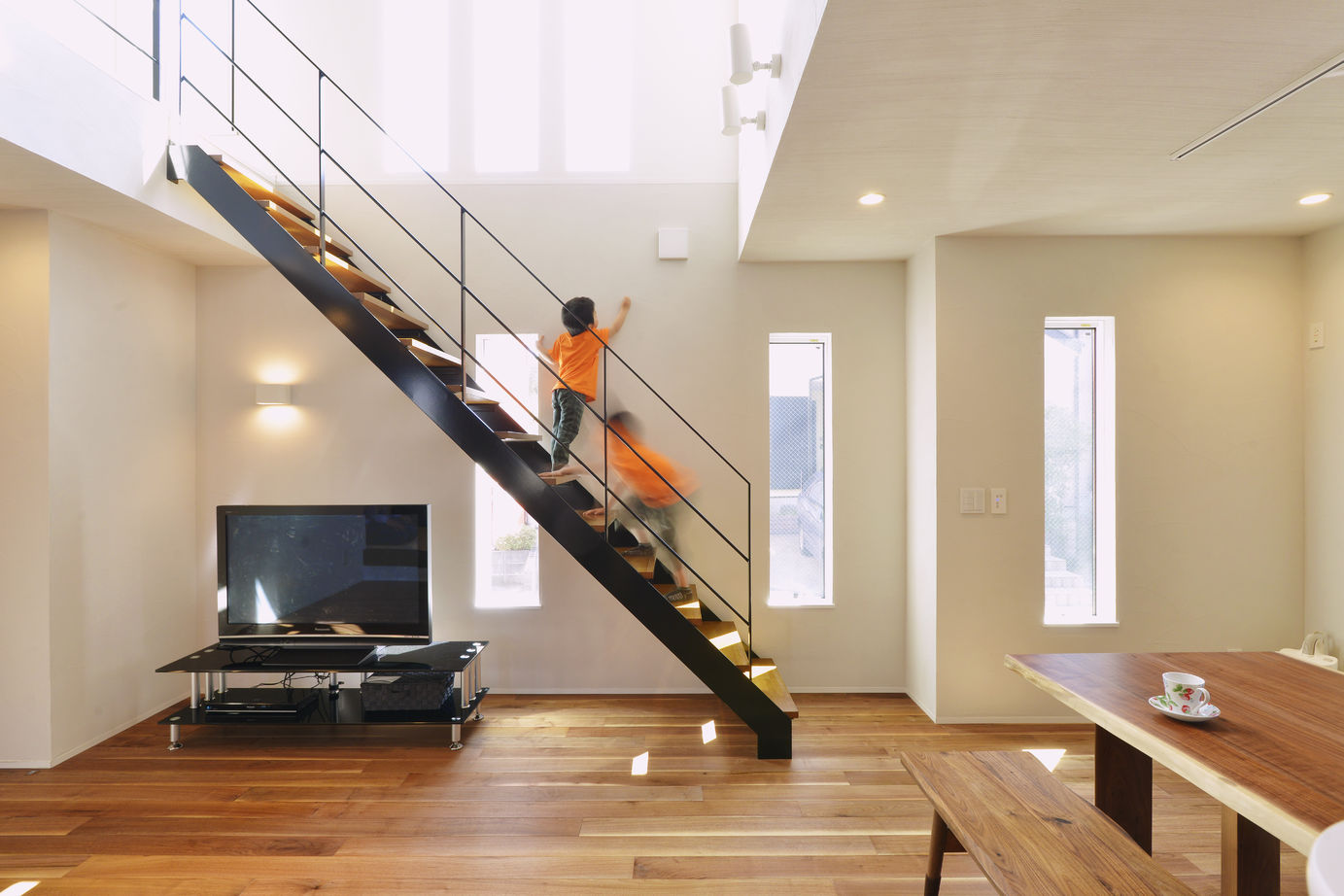 ライクスホーム 【1500万円/30坪】「ワンフロアみたいに声が届く」。吹き抜けが醸す家族の“つながり”／間取りありの建築実例画像5