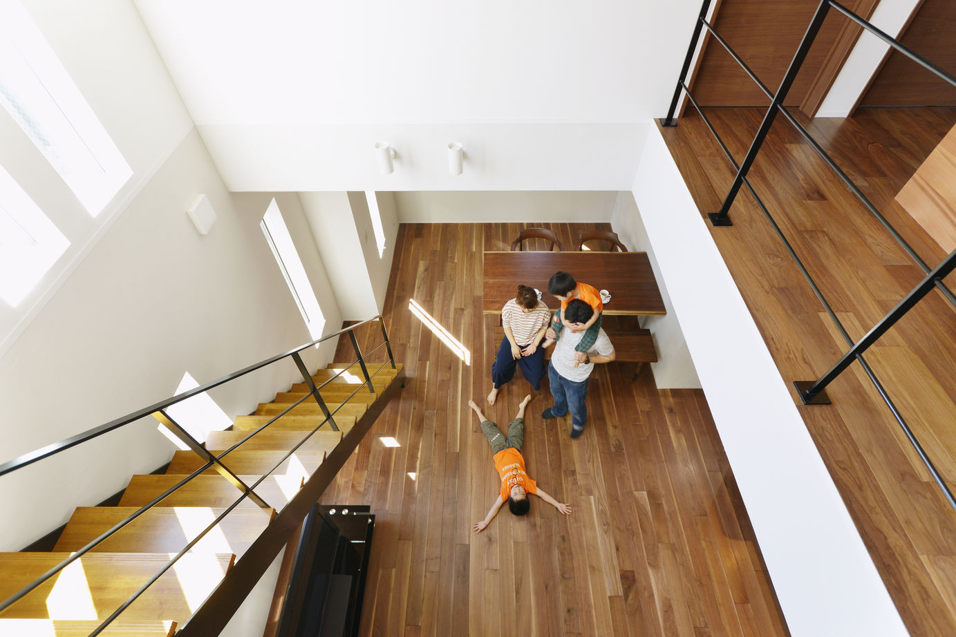 ライクスホーム 【1500万円/30坪】「ワンフロアみたいに声が届く」。吹き抜けが醸す家族の“つながり”／間取りありの建築実例画像8
