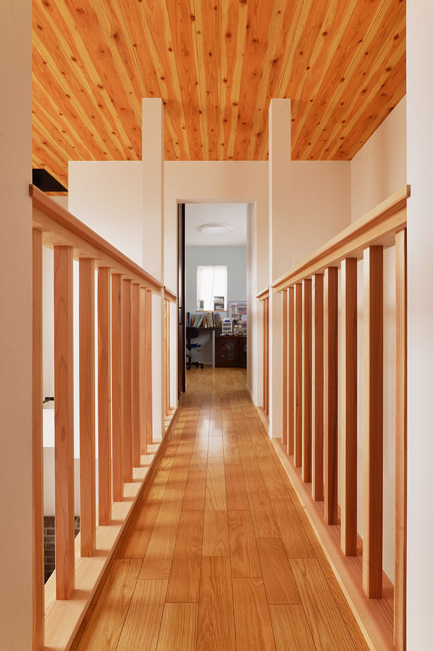 ライクスホーム 【2000万円/35.6坪/間取り/リビング階段/吹き抜け】薪ストーブを囲んで 3世代が団らんする終の棲家  の建築実例画像7