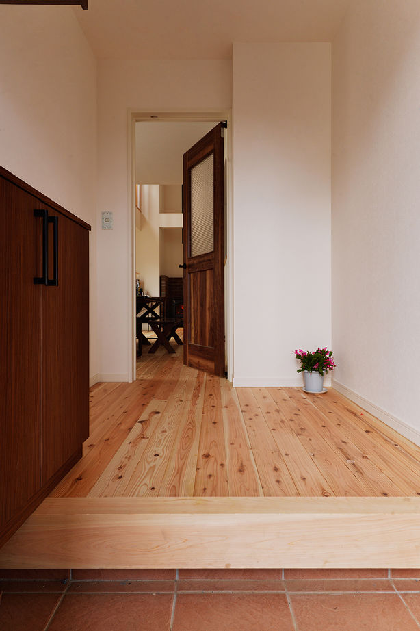 ライクスホーム 【2000万円/35.6坪/間取り/リビング階段/吹き抜け】薪ストーブを囲んで 3世代が団らんする終の棲家  の建築実例画像9