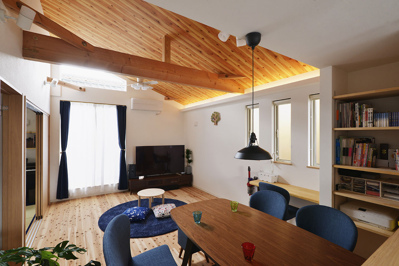 ライクスホーム 【2000万円／３階建て】念願のビルトインガレージと、県産材の無垢スギをたっぷり使ったＬＤＫのある住まいの建築実例画像5