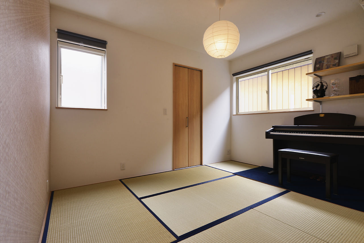 ライクスホーム 【2000万円／３階建て】念願のビルトインガレージと、県産材の無垢スギをたっぷり使ったＬＤＫのある住まいの建築実例画像7