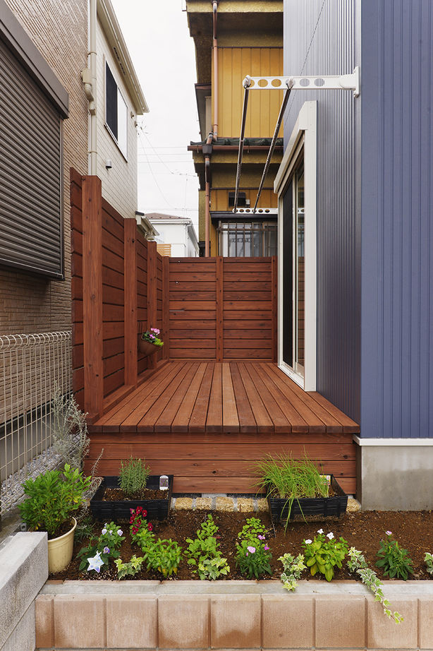 ライクスホーム 【2000万円／３階建て】念願のビルトインガレージと、県産材の無垢スギをたっぷり使ったＬＤＫのある住まいの建築実例画像9