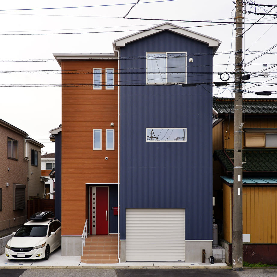 ライクスホーム 【2000万円／３階建て】念願のビルトインガレージと、県産材の無垢スギをたっぷり使ったＬＤＫのある住まいの建築実例画像10