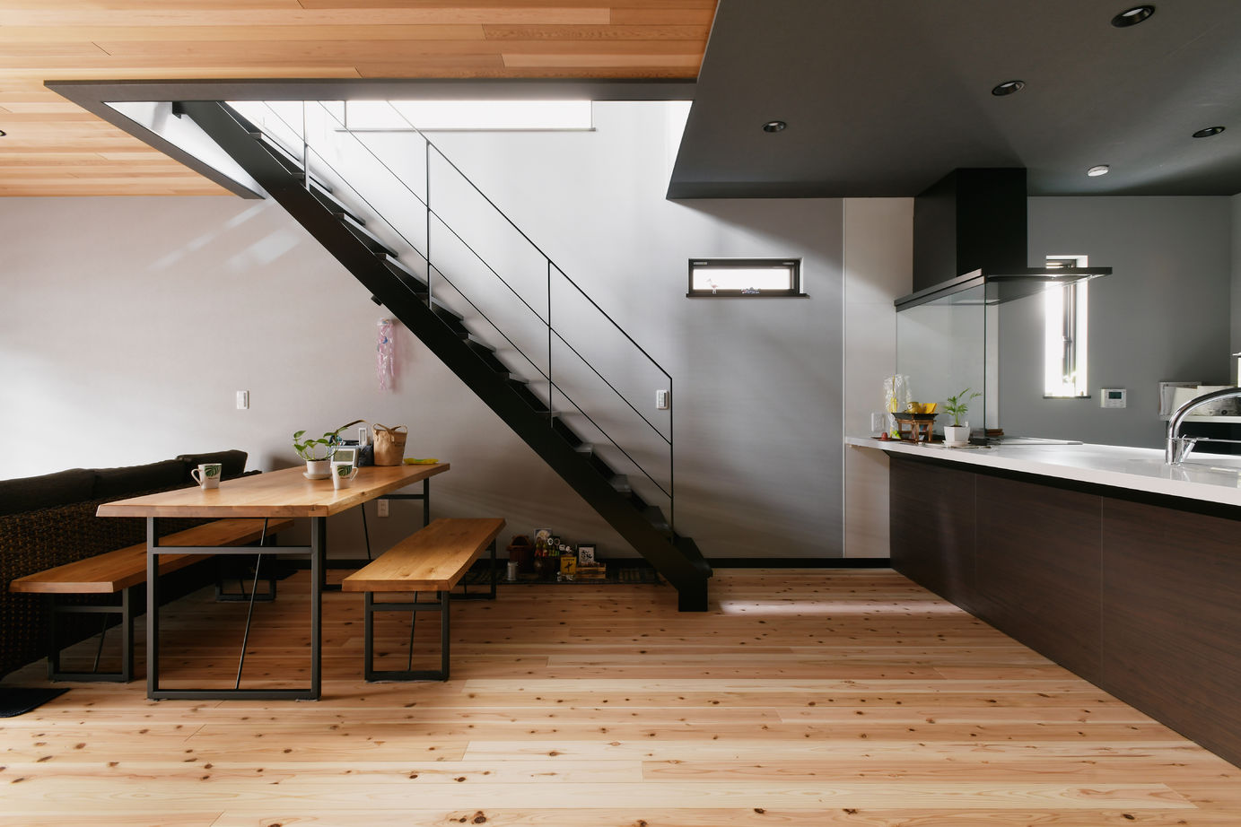 ライクスホーム 【1500万円/30.9坪/ガルバリウム】ダークトーンに映える星座のアクセント。暮らしの中に遊び心をの建築実例画像2