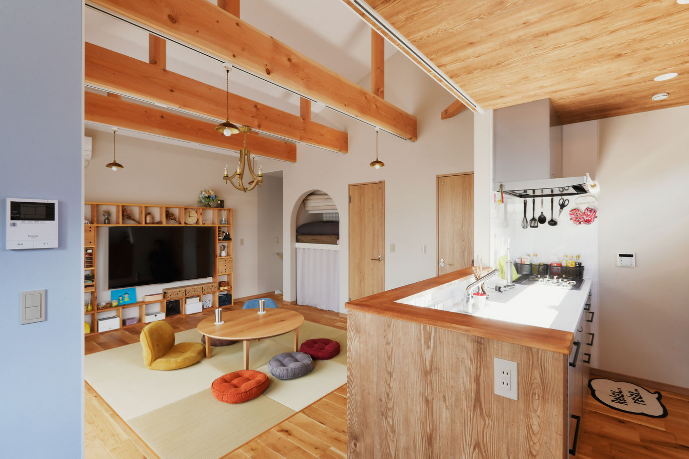 ライクスホーム 【1800万円/畳リビング/ボルダリングウォール】仲間が集まるくつろぎ空間にアスリート夫婦の遊び心がの建築実例画像2