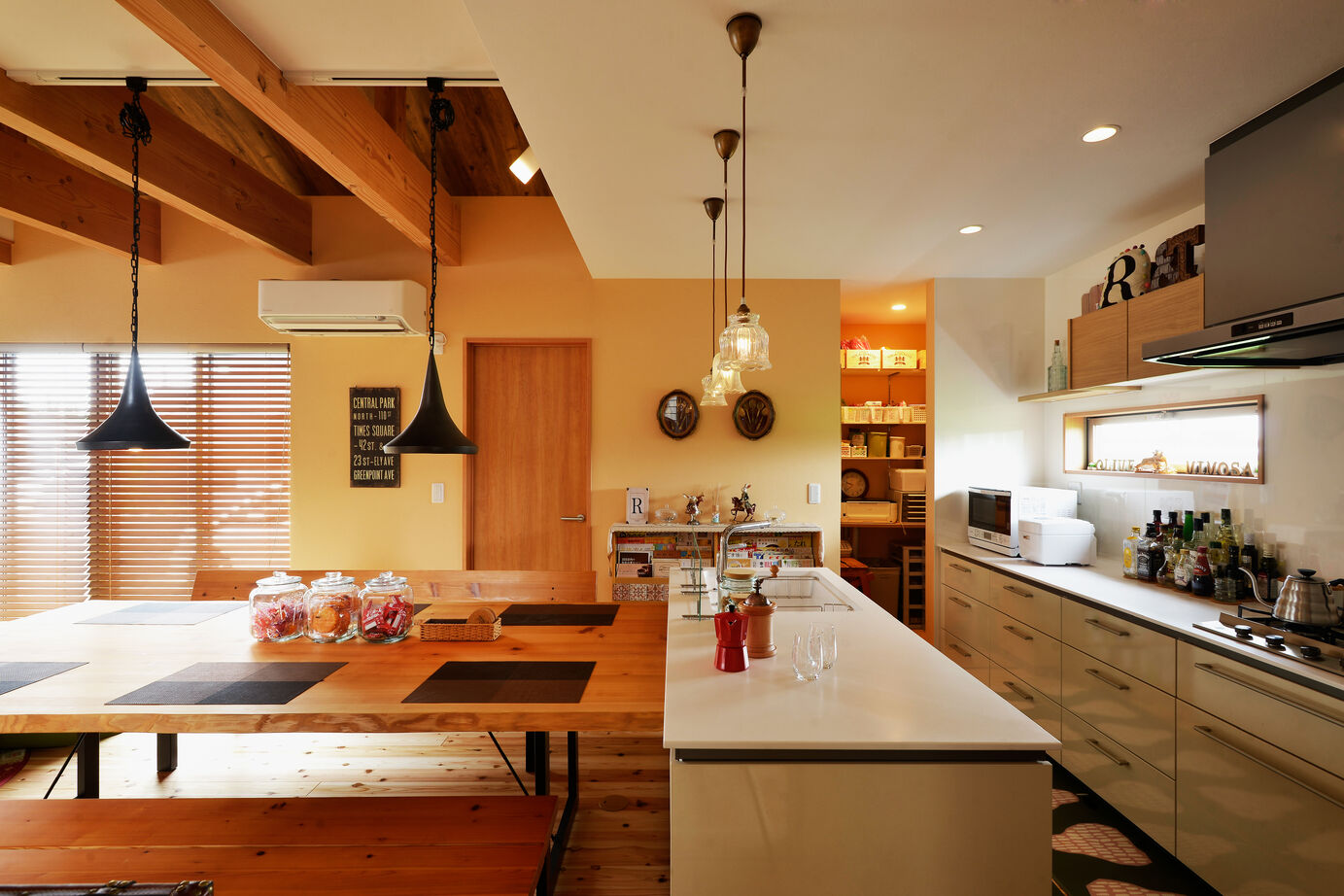 ライクスホーム 【1500万円/34坪/地元の無垢材/間取り図有】「建築のプロ」のお眼鏡に適う、腕利きの職人と建てた家の建築実例画像3