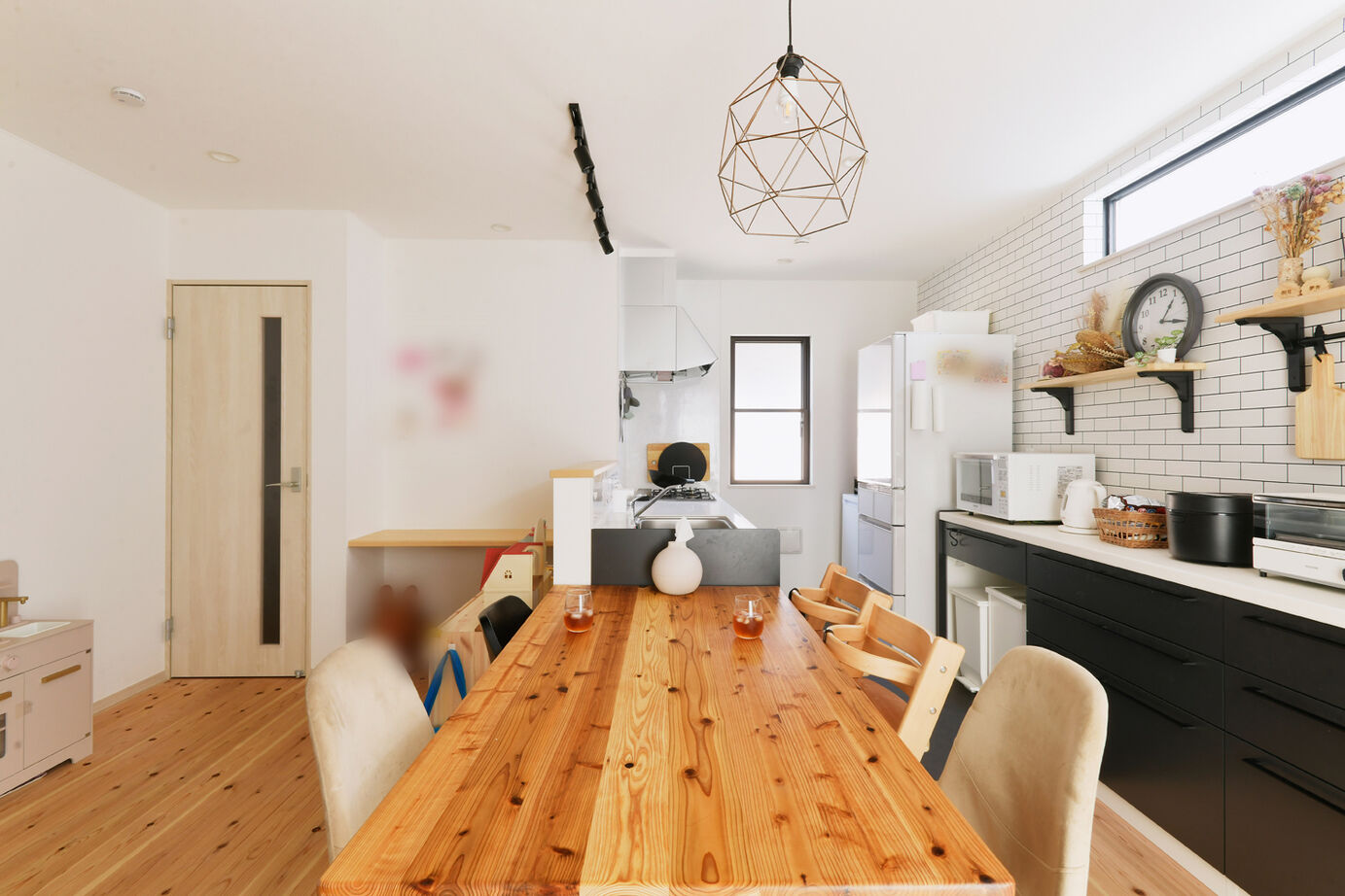 ライクスホーム 【1500万円/10歩以内の洗濯動線/間取り図有】25坪の狭小地に延床30坪＆ガレージ完備の狭小3階建ての建築実例画像5