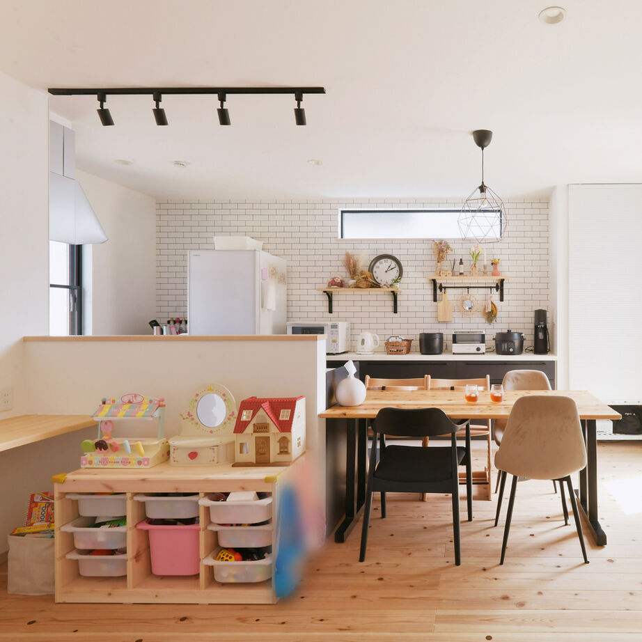 ライクスホーム 【1500万円/10歩以内の洗濯動線/間取り図有】25坪の狭小地に延床30坪＆ガレージ完備の狭小3階建ての建築実例画像7