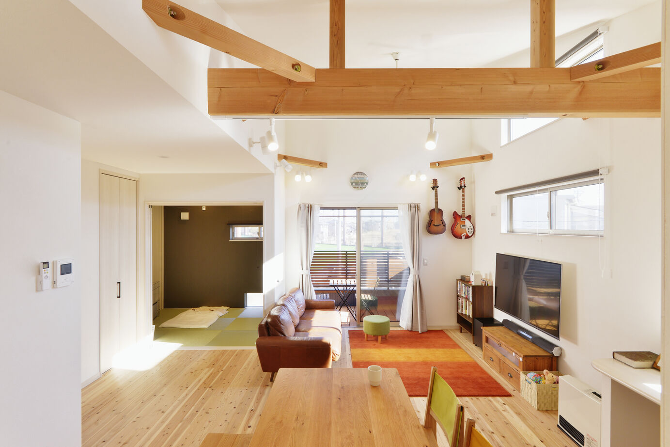 ライクスホーム 【～1499万円/31坪/インナーバルコニー/間取り図有】子どもが舐めても安全。使ってわかる無垢材の心地よさの建築実例画像3