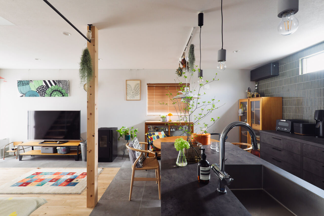 ライクスホーム 【1980万円/30坪/スキップフロア/間取り図有】 無垢材や塗り壁を用いた、洗練×利便を実現した邸宅の建築実例画像3