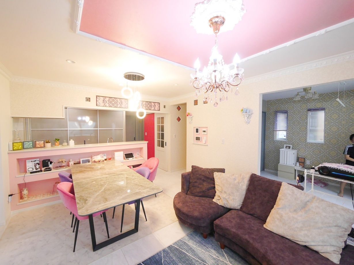 タナカホームズ 【～1499万円／間取図有／スピーカー付ライト】大好きなピンクで染めた自由設計の家の建築実例画像2