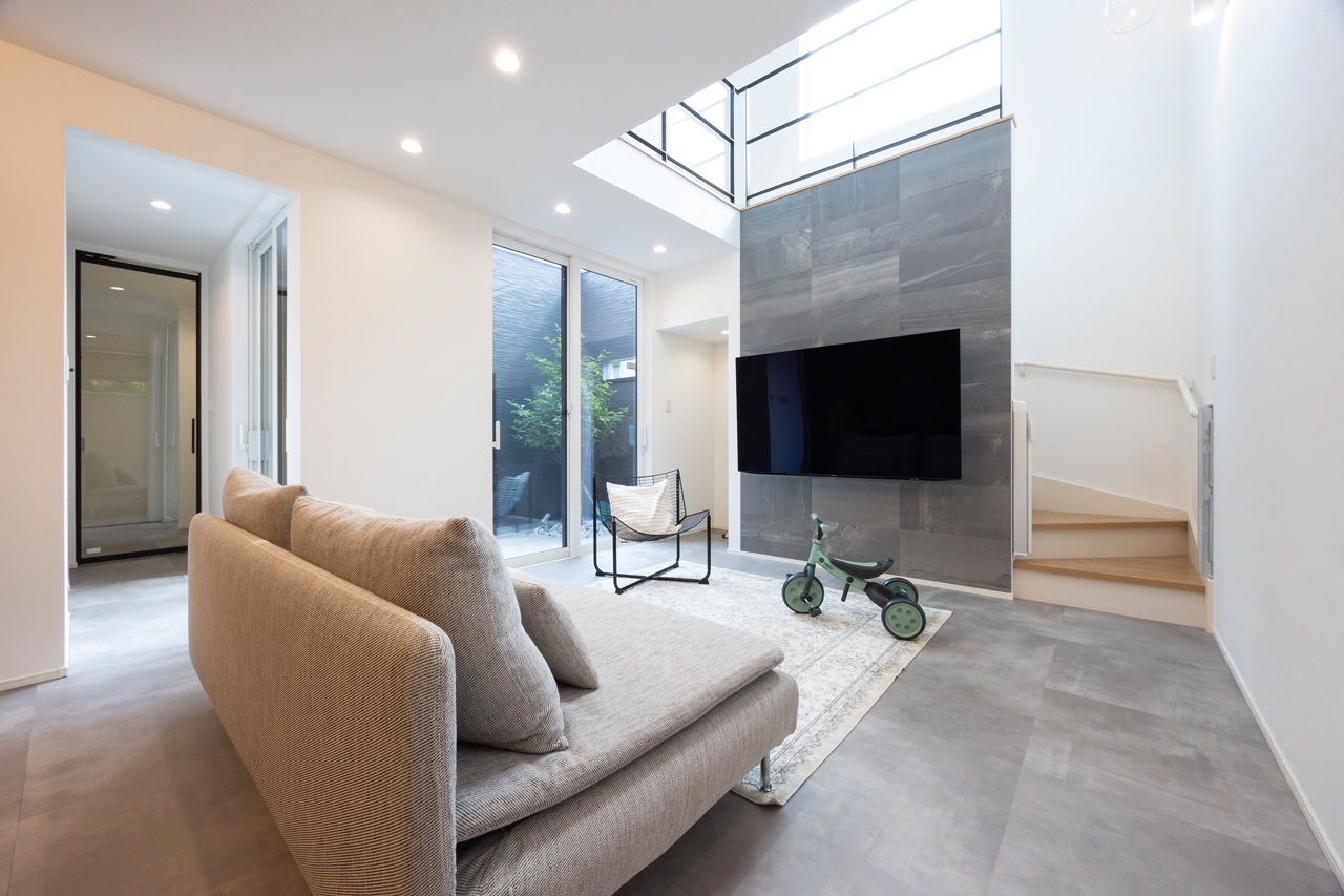 タナカホームズ 【間取り図有／2000万円台前半／アイランドキッチン／中庭】洗練のグレーが映えるスタイリッシュな家の建築実例画像