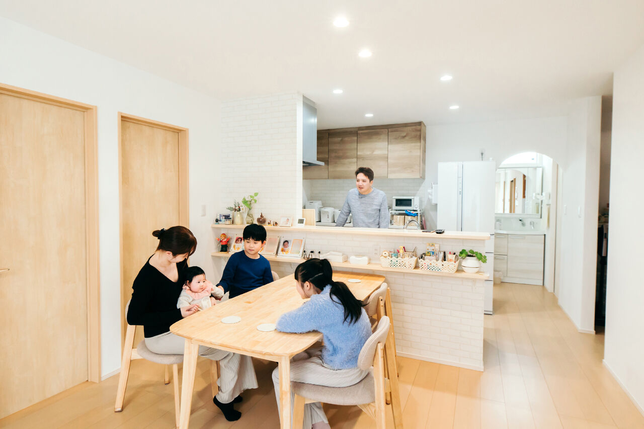 タナカホームズ 【間取り図有／2000万円台前半／平屋4LDK】家事も子育てもしやすい！広々リビングに家族が集まる家の建築実例画像