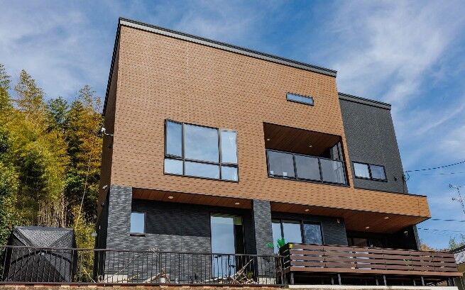 さくら夢ハウス 海を一望する吹き抜けリビングがある住まい。ロケーションを活かした開放感あふれる空間と意匠美が魅力だの建築実例画像