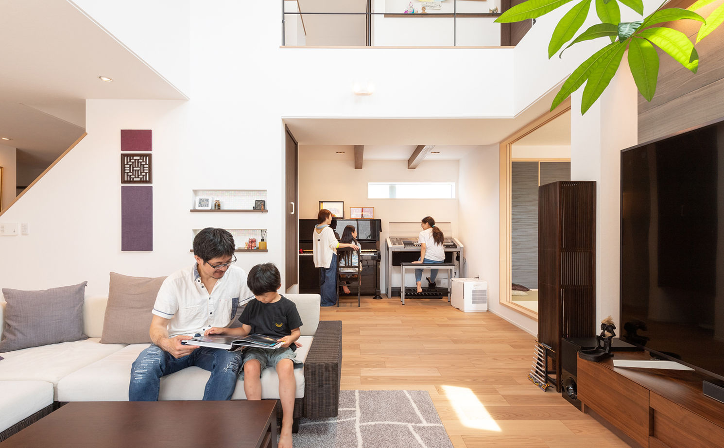 小林住宅 【大阪府/大開口リビング/ファミリーライブラリー/間取り】冬も半袖で過ごせる一年中春のように快適な家の建築実例画像2