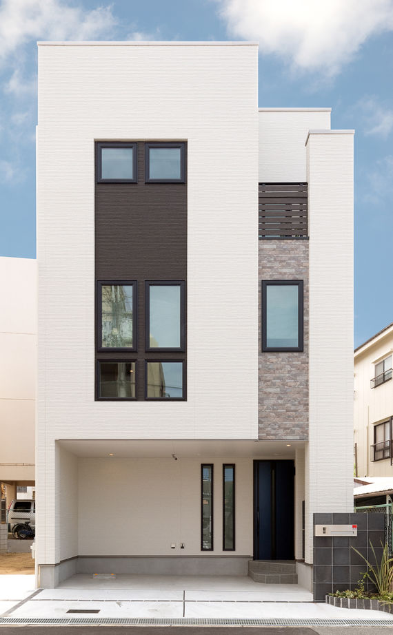 小林住宅 【大阪府/30坪/インナーガレージ/屋上バルコニー/間取り】家族の時間もひとりの時間も愉しむ3階建ての家の建築実例画像2