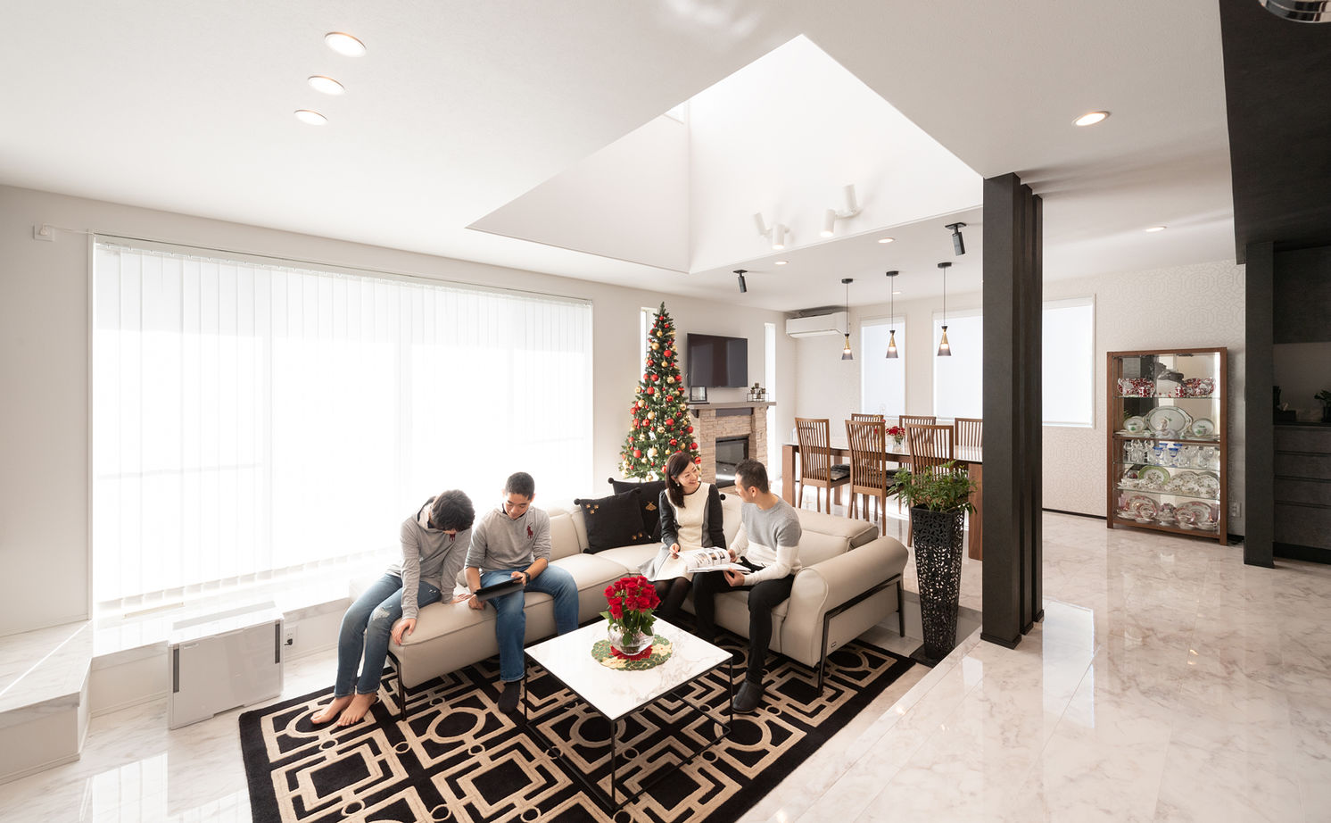 小林住宅 【大阪府/吹抜け/ダウンリビング】モノトーンの大空間にステイタス感があふれる大人の家の建築実例画像5