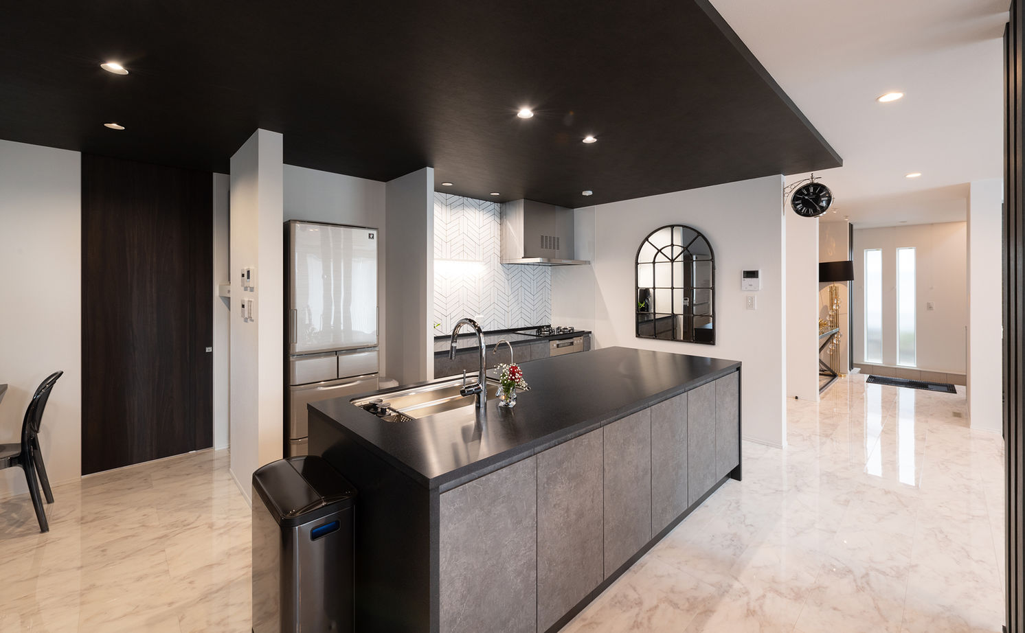 小林住宅 【大阪府/吹抜け/ダウンリビング】モノトーンの大空間にステイタス感があふれる大人の家の建築実例画像8