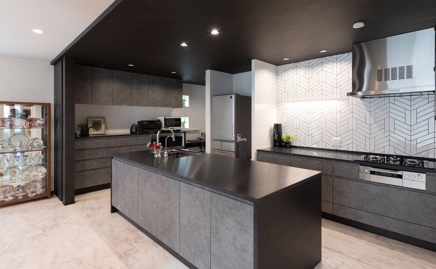 小林住宅 【大阪府/吹抜け/ダウンリビング】モノトーンの大空間にステイタス感があふれる大人の家の建築実例画像9