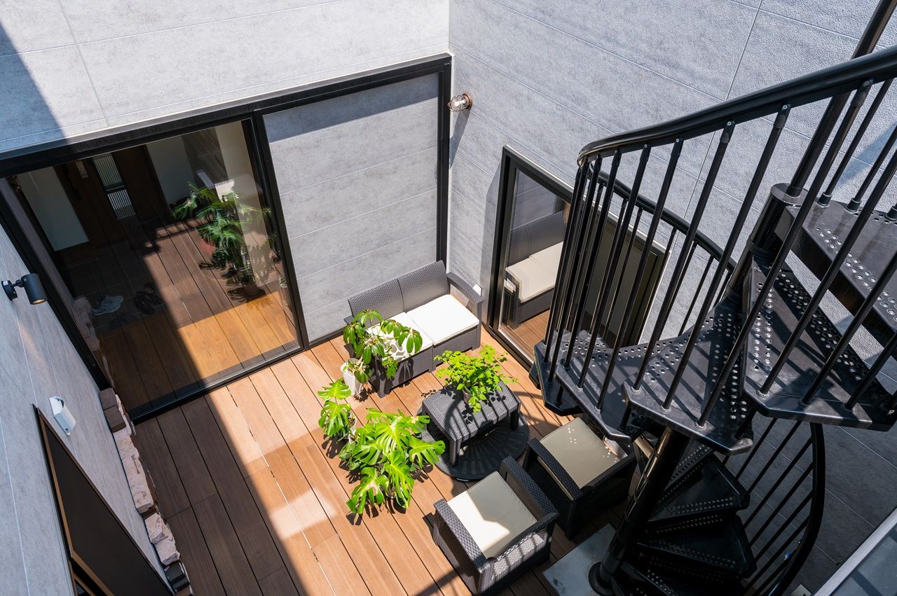 田辺工務店　一級建築士事務所 【茅ヶ崎市/2LDK＋3LDK/二世帯】フロアと家族をつなぐ螺旋階段が中心の住まいの建築実例画像2