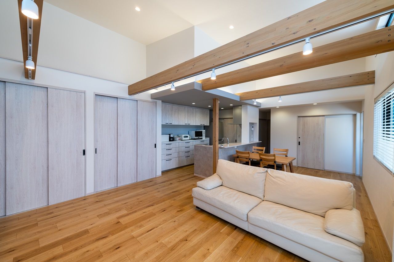 田辺工務店　一級建築士事務所 【茅ヶ崎市/2LDK＋3LDK/二世帯】フロアと家族をつなぐ螺旋階段が中心の住まいの建築実例画像4