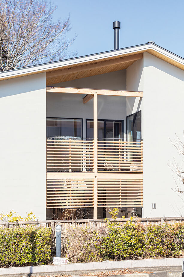 自然流健康の家　こばじゅう 【2階リビング／自然素材／間取図】湖を眺め、木の温もりに癒されて、心も身体もゆったりと寛げる木の家の建築実例画像2