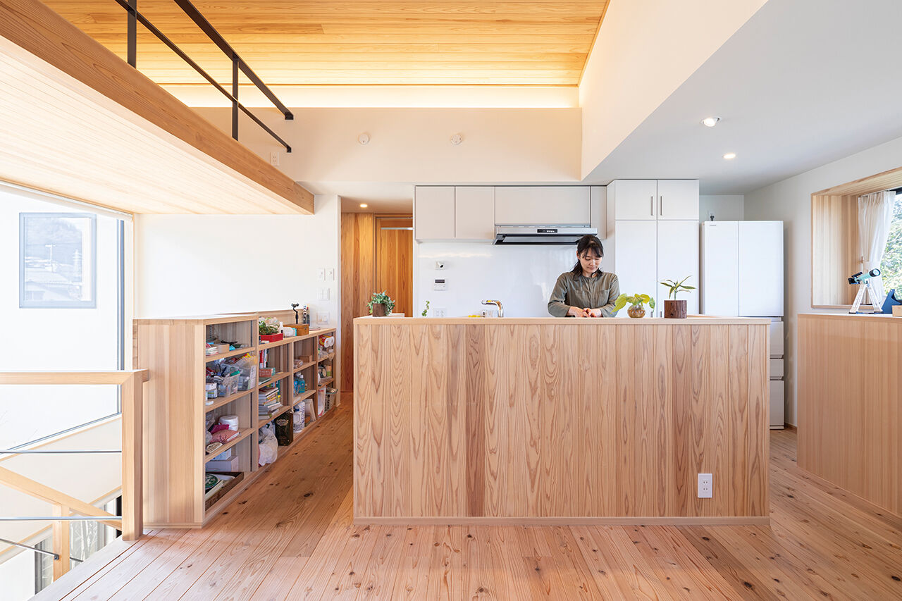 自然流健康の家　こばじゅう 【2階リビング／自然素材／間取図】湖を眺め、木の温もりに癒されて、心も身体もゆったりと寛げる木の家の建築実例画像3