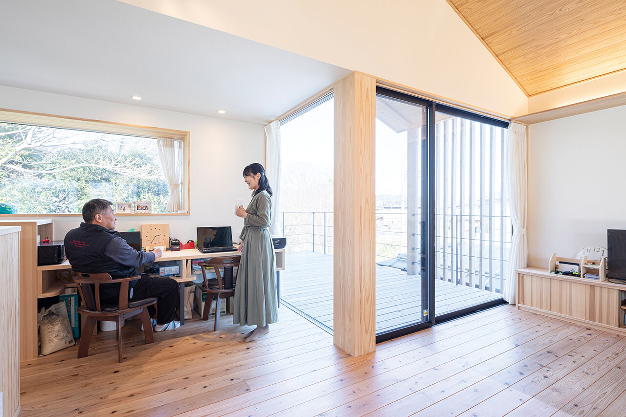 自然流健康の家　こばじゅう 【2階リビング／自然素材／間取図】湖を眺め、木の温もりに癒されて、心も身体もゆったりと寛げる木の家の建築実例画像4