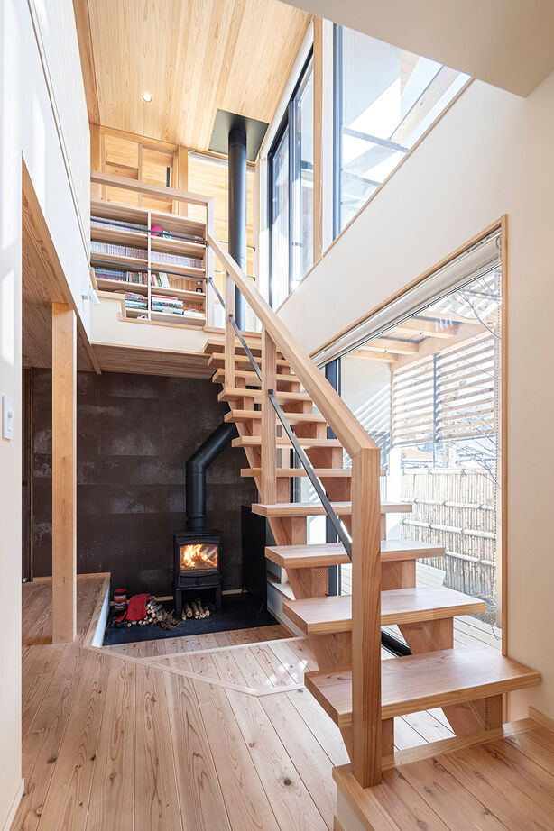 自然流健康の家　こばじゅう 【2階リビング／自然素材／間取図】湖を眺め、木の温もりに癒されて、心も身体もゆったりと寛げる木の家の建築実例画像7